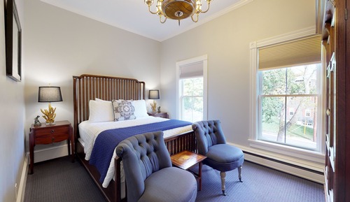 Room, Private Bathroom (Seafarer - Queen Deluxe Room)