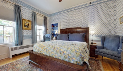 Room, Private Bathroom (Blue Ribbon - King Balcony Room)