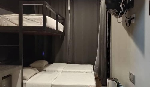 Basic Triple Room, 3 Twin Beds, Partial Sea View