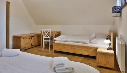Comfort Chalet, 2 Bedrooms, Kitchen, Hill View (F)
