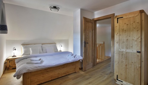 Comfort Chalet, 2 Bedrooms, Kitchen, Hill View (C)