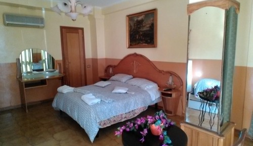 Classic Double or Twin Room, Private Bathroom