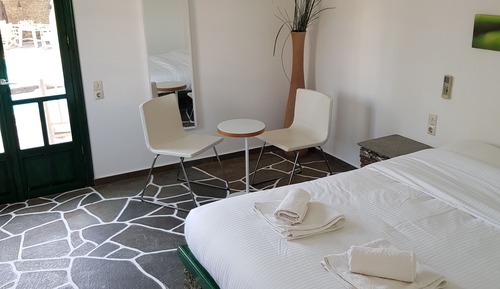 Suite, Pool View