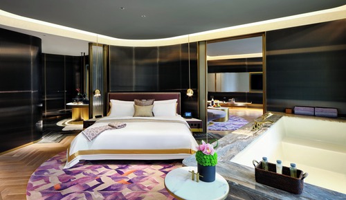 Suite, 1 King Bed (Waterfall View)