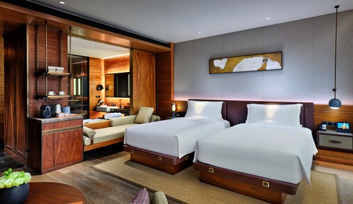 Deluxe Room, 1 King Bed, Balcony (Sapphire)