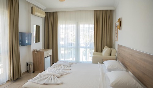 Standard Double Room, Lanai, Partial Sea View