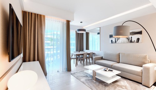 Deluxe Apartment
