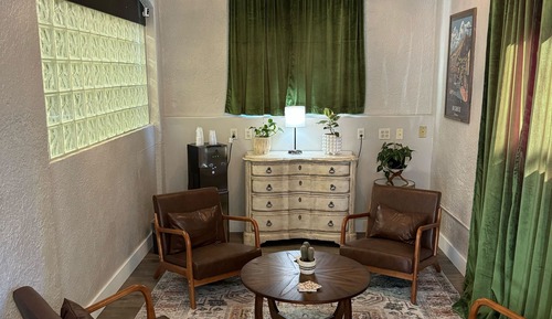Basic Room, 1 Queen Bed