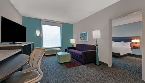 Suite, 1 King Bed, Accessible (Hearing)