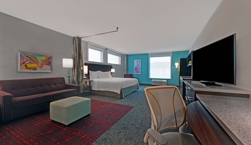 Studio, 1 King Bed, Accessible (Roll-In Shower)