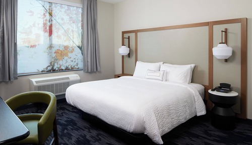 Room, 1 King Bed (Mobility Accessible, Tub)