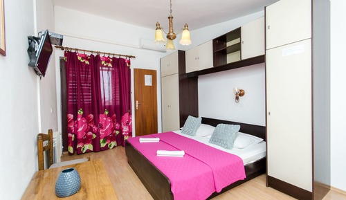 Room (S13)