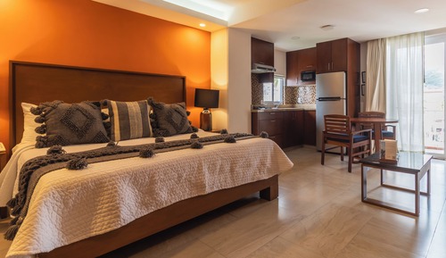 Studio Suite, City View