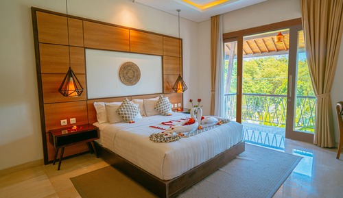 Deluxe Room, Pool View