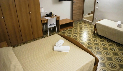 Economy Triple Room, Multiple Beds (LA DIANA)