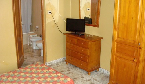 Single Room, Private Bathroom