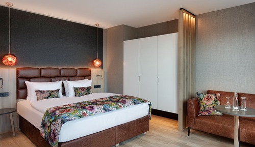 Suite, 1 King Bed, Balcony