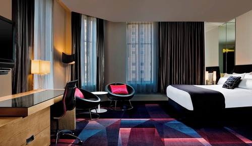 Room, 1 King Bed, Corner