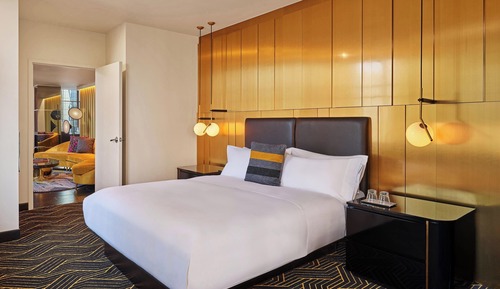 Suite, 1 King Bed, City View