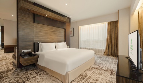 Suite, 1 King Bed (with Dining Area)