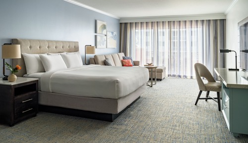 Deluxe Room, 1 King Bed, Kitchenette, Partial Ocean View