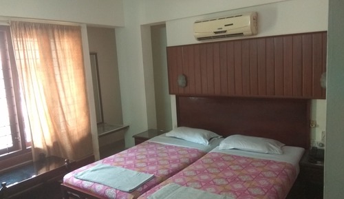 Standard Twin - Non A/C