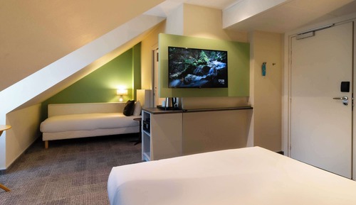 Room, Multiple Beds (Pop)