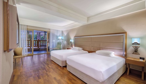 TWIN DELUXE ROOM SWIM-UP WITH POOL VIEW