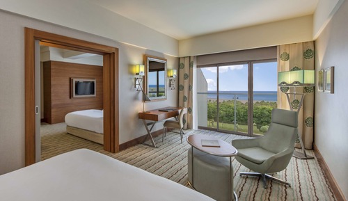 FAMILY ROOM POOL ACCESS WITH SEA VIEW
