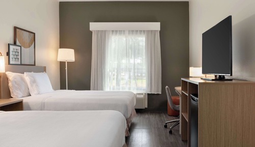 Room, 2 Queen Beds, Accessible (Mobility & Hearing, Roll-in Shower)