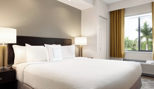Studio, 1 King Bed, Non Smoking, View (Mobility/Hearing Accessible, Tub)