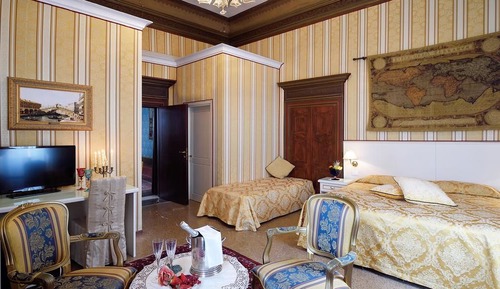 Superior Double Room, Canal View