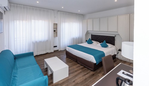 Family Room, 1 King Bed with Sofa bed, Non Smoking