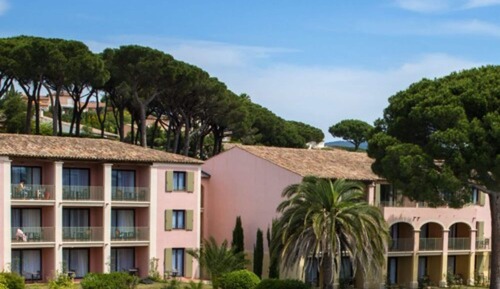 Pool side triple club