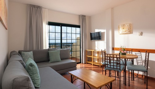 Apartment (2 adults and 1 child)