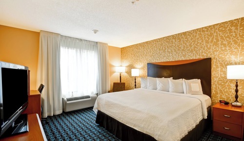 Room, 1 King Bed, Non Smoking (Mobility/Hearing Accessible, Tub)