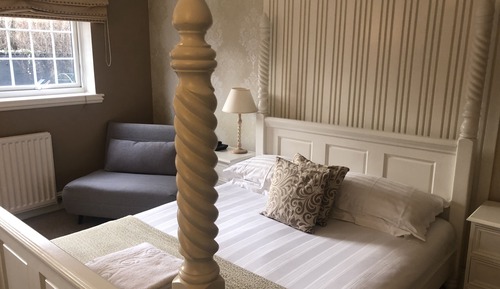 Premium Double Room, Ensuite (4 Poster Bed)