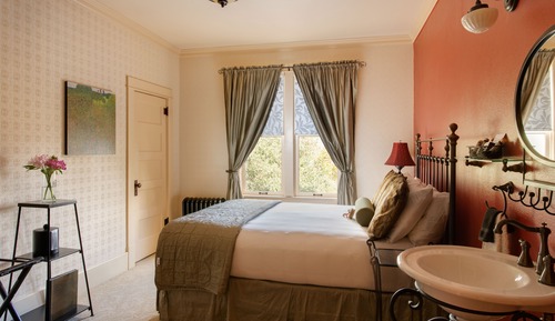 Classic Room, 1 Queen Bed, Non Smoking