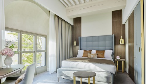Premium Room, 1 King Bed, Courtyard View