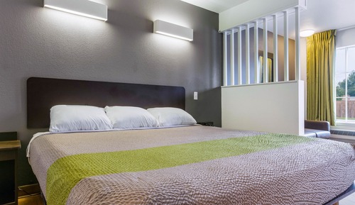 Deluxe Room, 1 King Bed, Non Smoking, Kitchenette