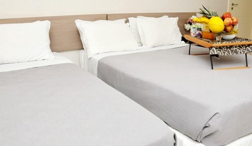 Deluxe Room, Multiple Beds, Non Smoking