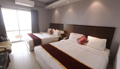 Family Double Room, 2 Queen Beds, Sea View