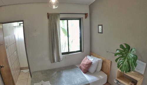 Basic Single Room, 1 Large Twin Bed, Non Smoking