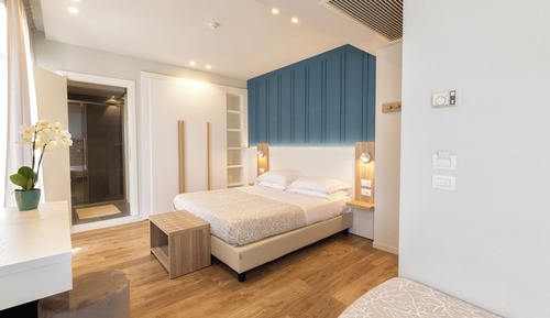 Deluxe Room, Partial Sea View