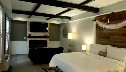 Deluxe Studio Suite