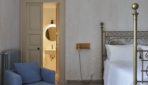 Junior Suite, 1 King Bed, Courtyard View (Royal Junior Suite)