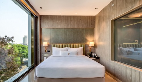 Suite, City View