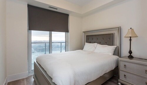 Luxury Condo, 2 Queen Beds, Non Smoking, CN Tower View (39)