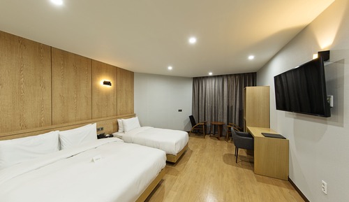 City Suite, City View (Twin Room)