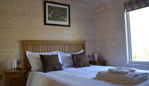 Luxury Apartment, Ensuite, Lake View (Kingfisher Lodge)